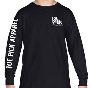 This comfortable long-sleeve shirt is perfect for layering at the rink.